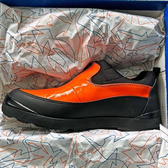 RAIN SHOES, RUBBER, LADIES SZ 8, WATERPROOF, ZIPPERS ON VAMP, ORANGE AND BLACK, - Picture 5 of 13